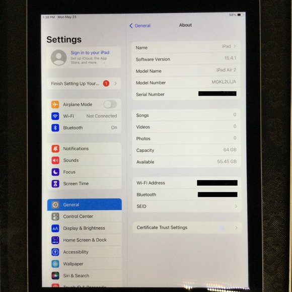 LOT OF 3 IPAD AIR 2 A1566 (WIFI ONLY) 64GB w/Lighting Cables - Picture 3 of 4